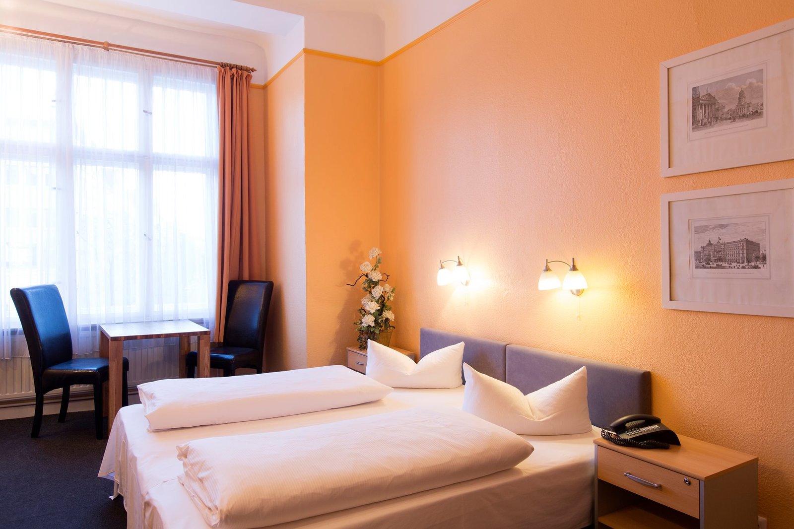 Doppelzimmer im Hotel am Hermannplatz — gemütliches Zimmer für 2 Personen